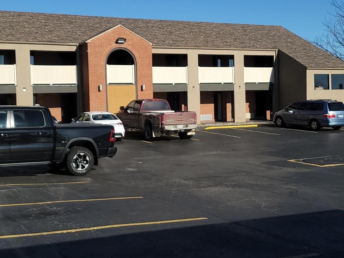 Super 8 By Wyndham Kansas City Airport North Exterior foto