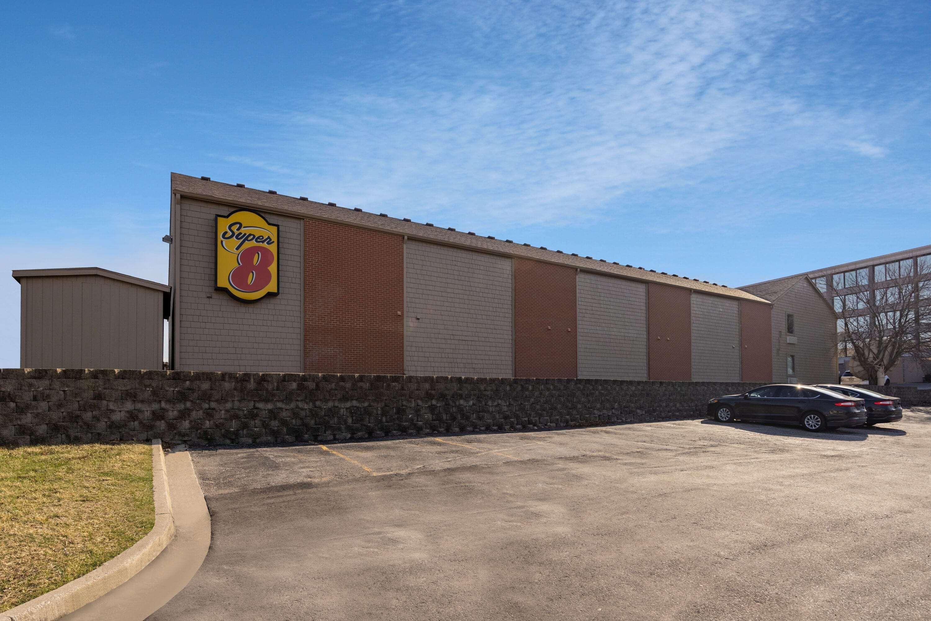 Super 8 By Wyndham Kansas City Airport North Exterior foto