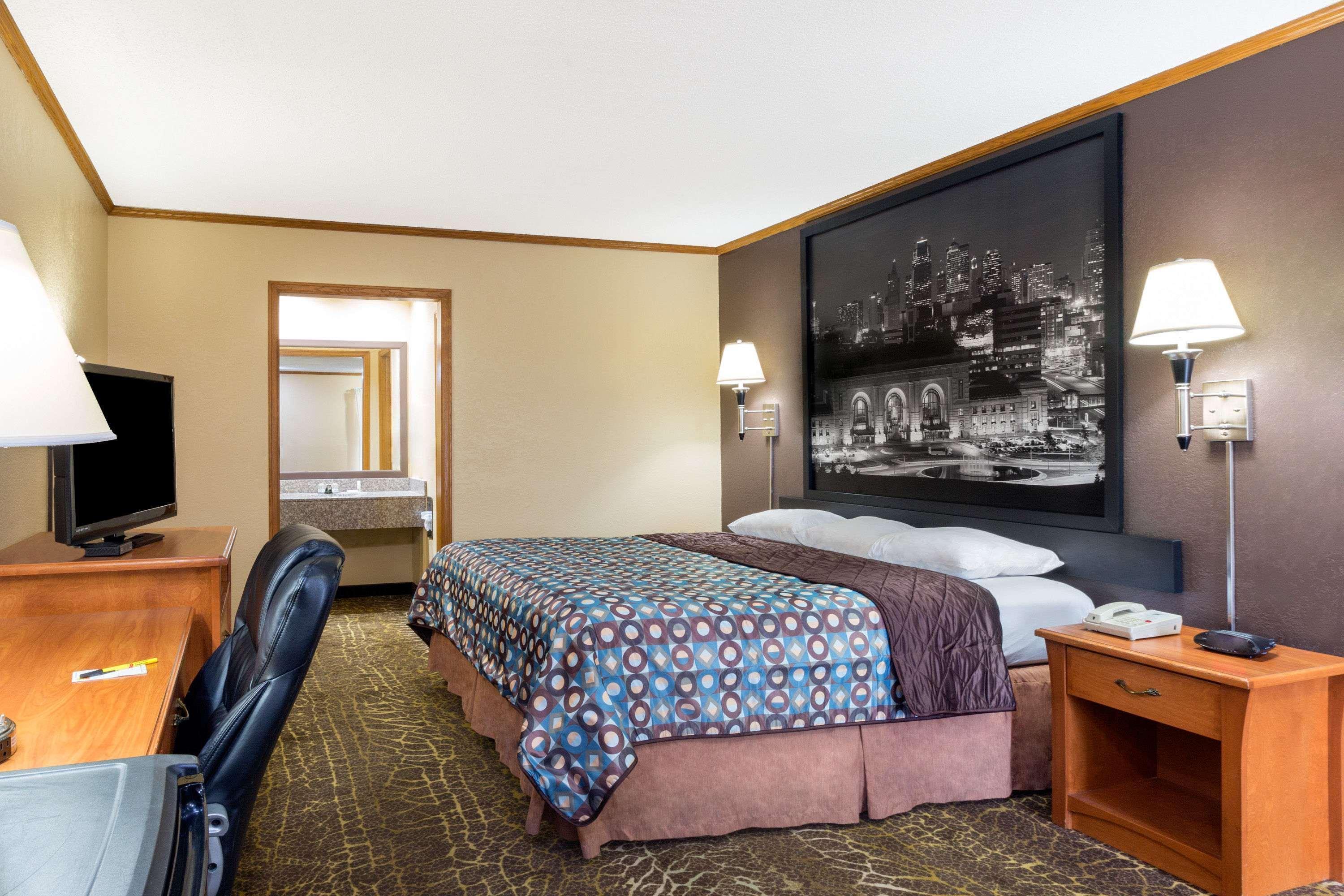 Super 8 By Wyndham Kansas City Airport North Exterior foto